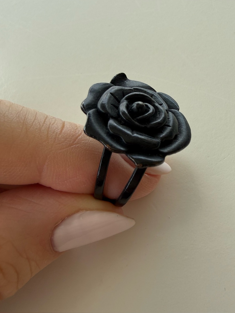 Black flower ring